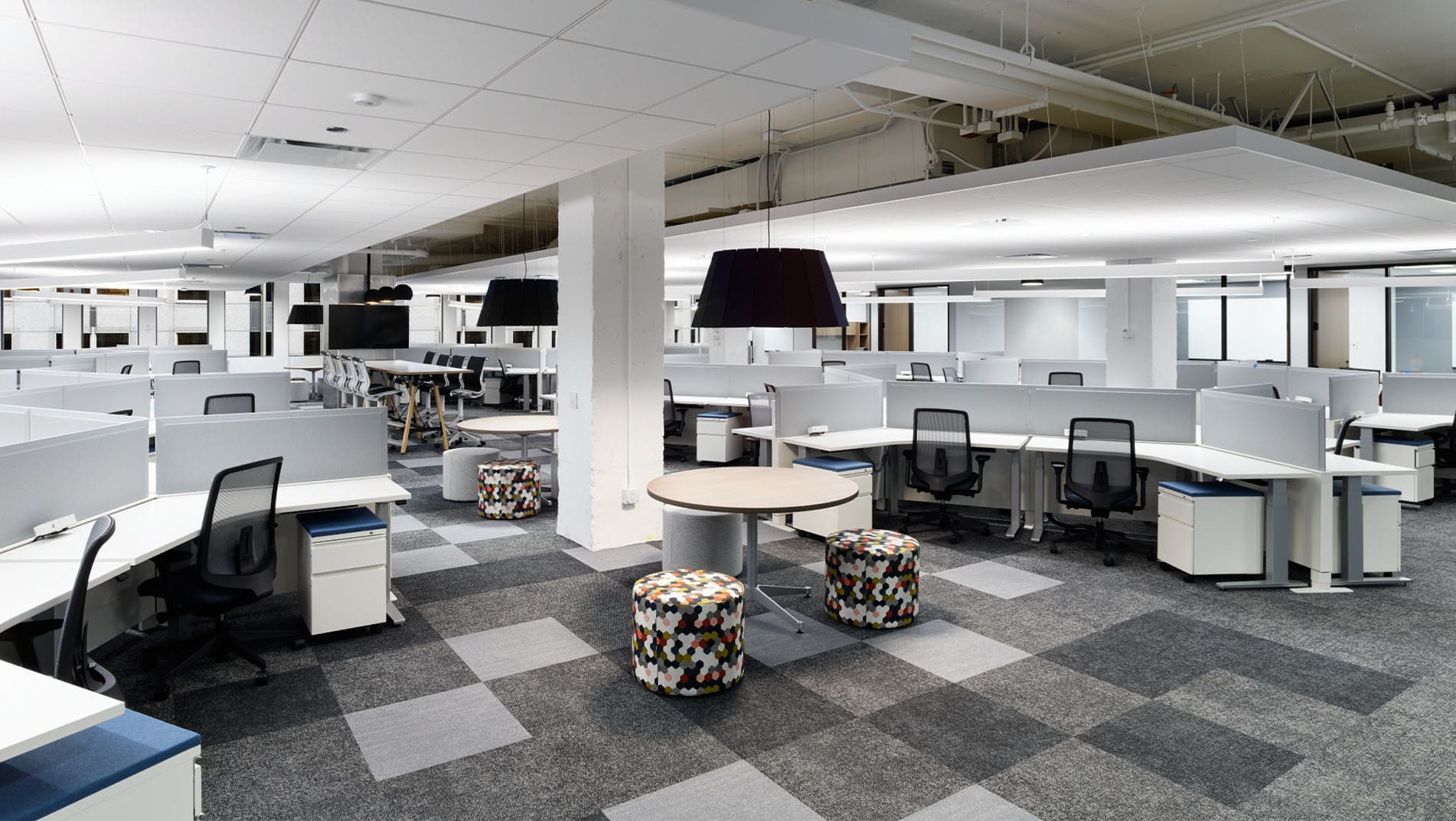 Workstations with pods, collaboration spaces, and easy access to meeting rooms
